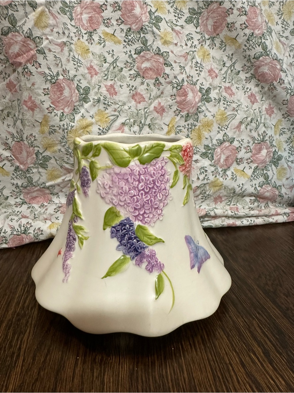 Yankee Candle Ceramic Floral Lamp Shade Topper with Floral Accents